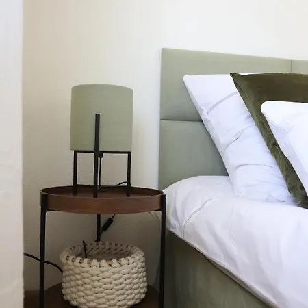 Babette & Bed & Bath * Orvin