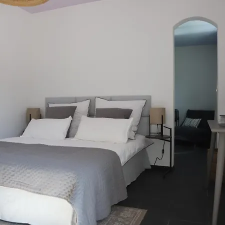 Babette & Bed & Bath * Orvin