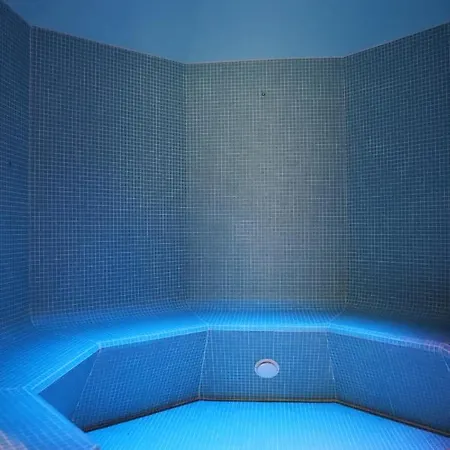 Babette & Bed & Bath Orvin