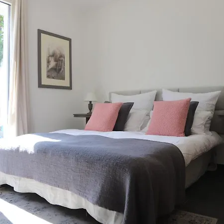 Babette & Bed & Bath