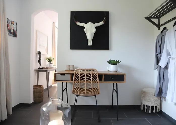 Babette & Bed & Bath Orvin